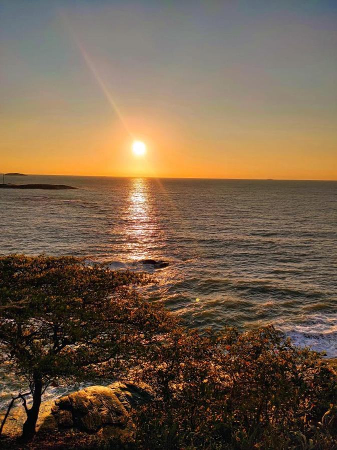 Janela Sobre O Mar De * Guarapari